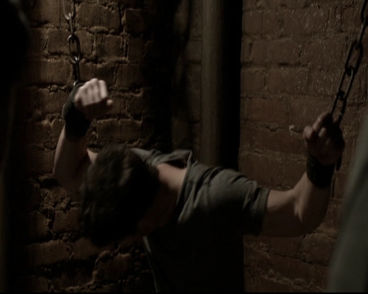VampireDiariesWorld-dot-org_5x20WhatLiesBeneath1961.jpg