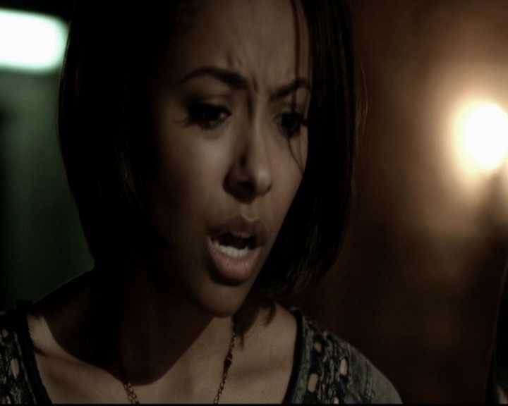 VampireDiariesWorld-dot-org_5x20WhatLiesBeneath1985.jpg