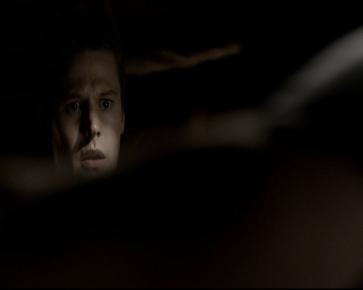 VampireDiariesWorld-dot-org_5x20WhatLiesBeneath2005.jpg