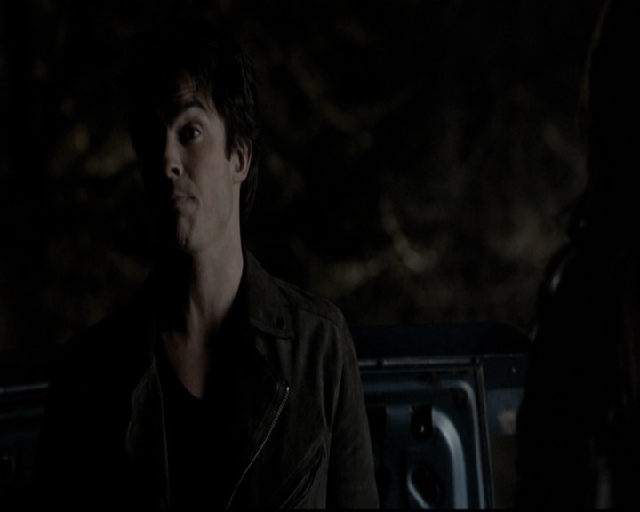 VampireDiariesWorld-dot-org_5x20WhatLiesBeneath2174.jpg