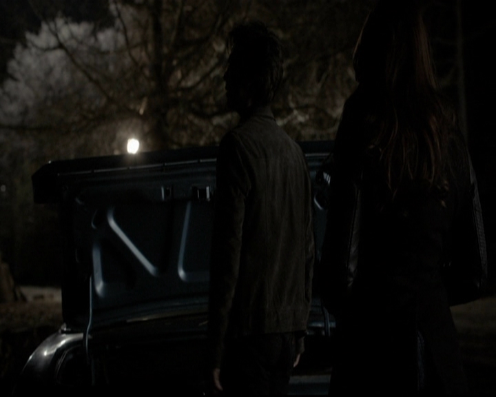 VampireDiariesWorld-dot-org_5x20WhatLiesBeneath2200.jpg