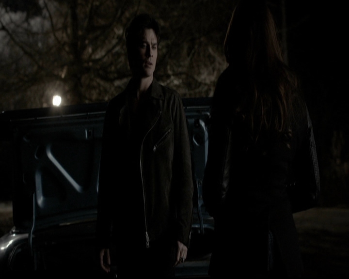 VampireDiariesWorld-dot-org_5x20WhatLiesBeneath2213.jpg