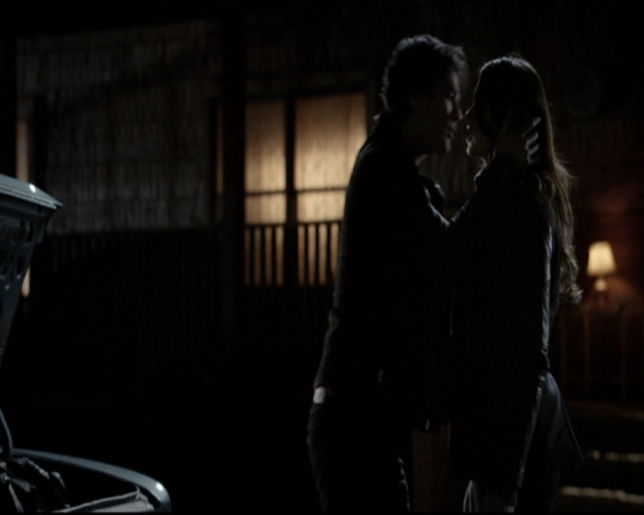 VampireDiariesWorld-dot-org_5x20WhatLiesBeneath2223.jpg