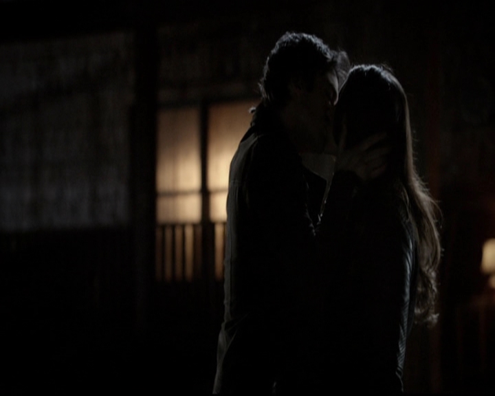 VampireDiariesWorld-dot-org_5x20WhatLiesBeneath2225.jpg