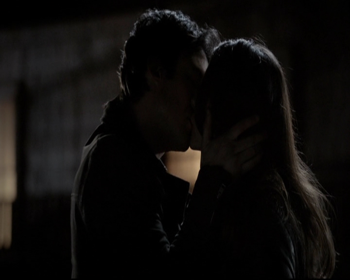 VampireDiariesWorld-dot-org_5x20WhatLiesBeneath2227.jpg