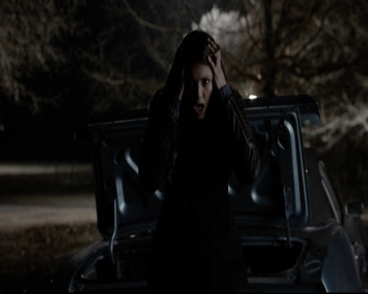 VampireDiariesWorld-dot-org_5x20WhatLiesBeneath2269.jpg