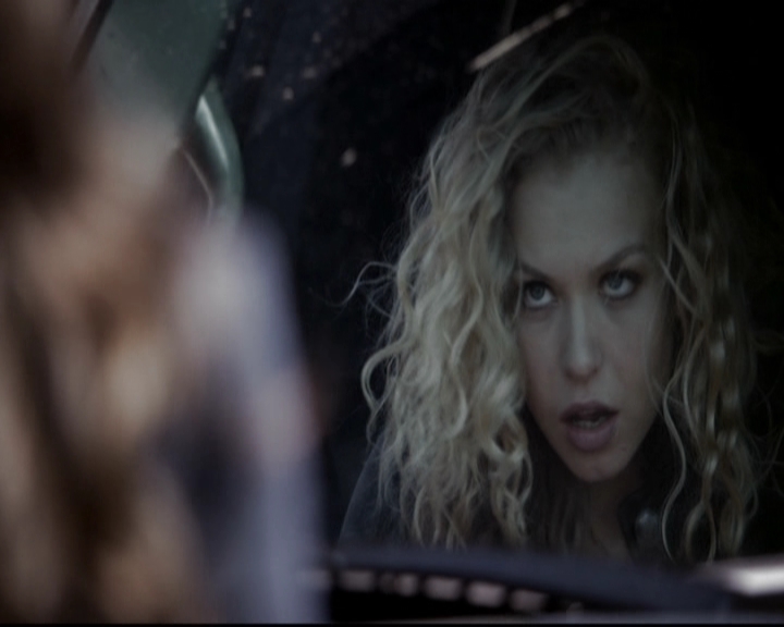 VampireDiariesWorld-dot-org_5x22Home0250.jpg