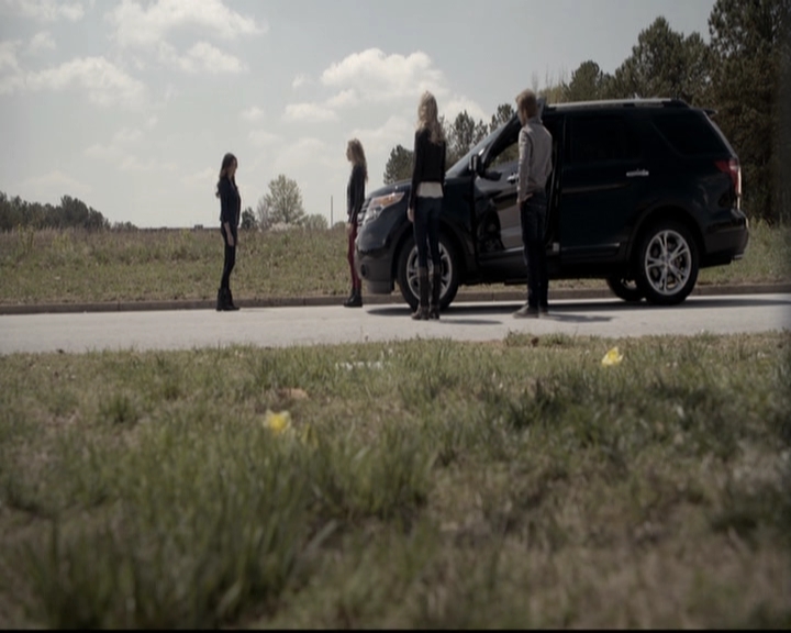 VampireDiariesWorld-dot-org_5x22Home0280.jpg