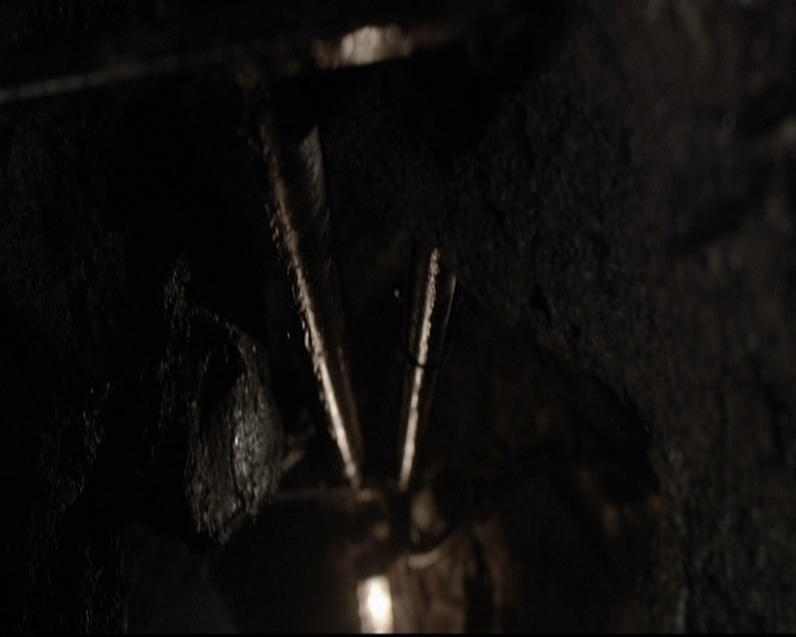 VampireDiariesWorld-dot-org_5x22Home0877.jpg