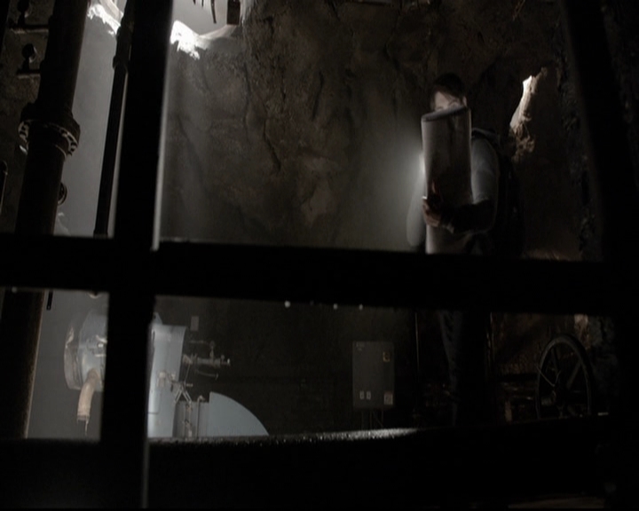 VampireDiariesWorld-dot-org_5x22Home0915.jpg