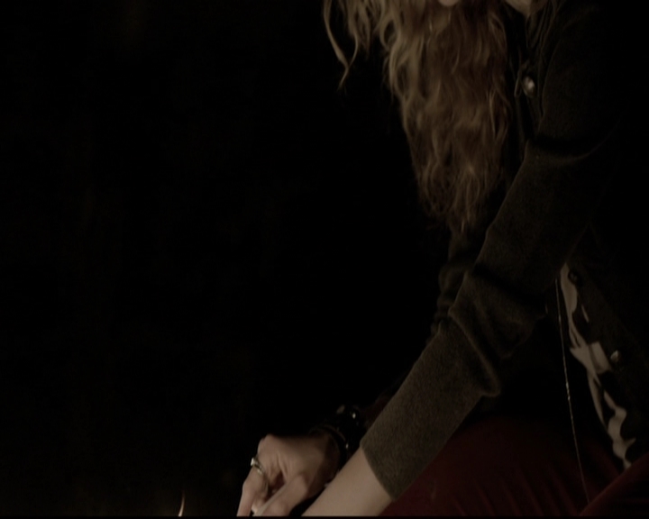 VampireDiariesWorld-dot-org_5x22Home1120.jpg