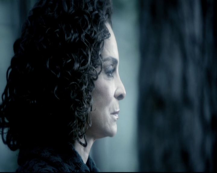 VampireDiariesWorld-dot-org_5x22Home1240.jpg