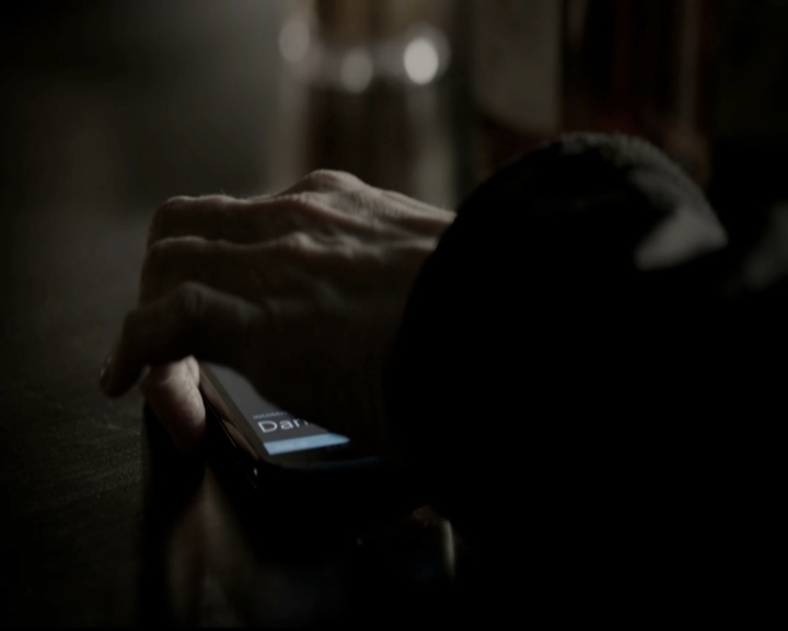 VampireDiariesWorld-dot-org_5x22Home1319.jpg