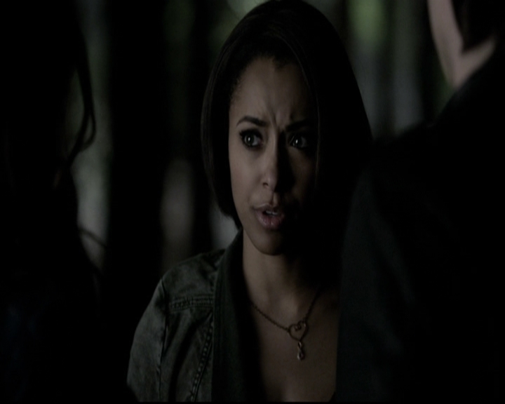 VampireDiariesWorld-dot-org_5x22Home1537.jpg