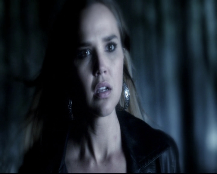 VampireDiariesWorld-dot-org_5x22Home1803.jpg