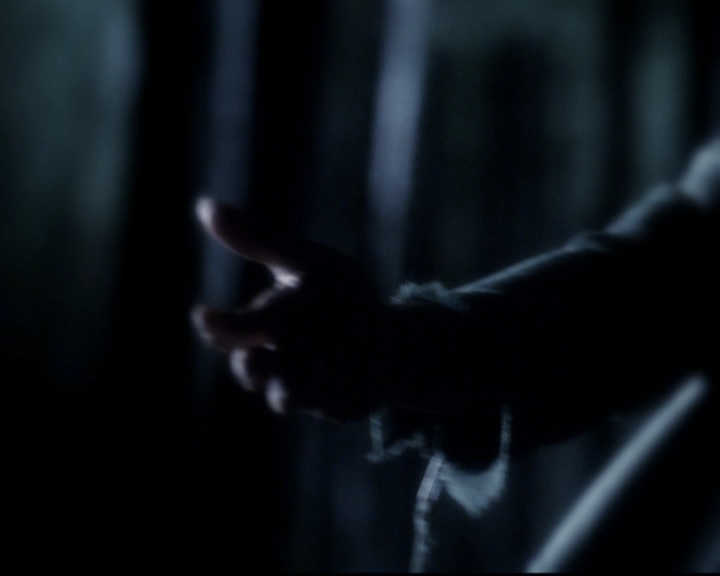 VampireDiariesWorld-dot-org_5x22Home1811.jpg