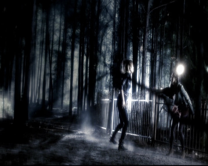 VampireDiariesWorld-dot-org_5x22Home1828.jpg