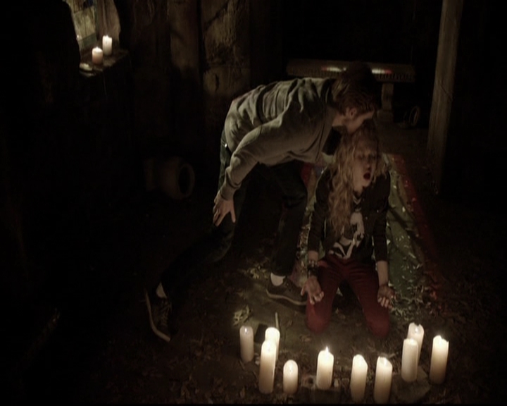 VampireDiariesWorld-dot-org_5x22Home1880.jpg