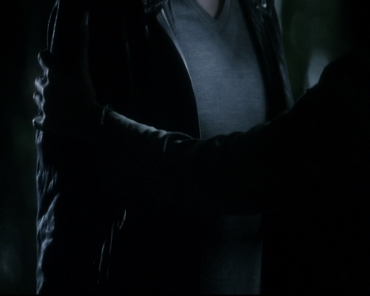 VampireDiariesWorld-dot-org_5x22Home1909.jpg