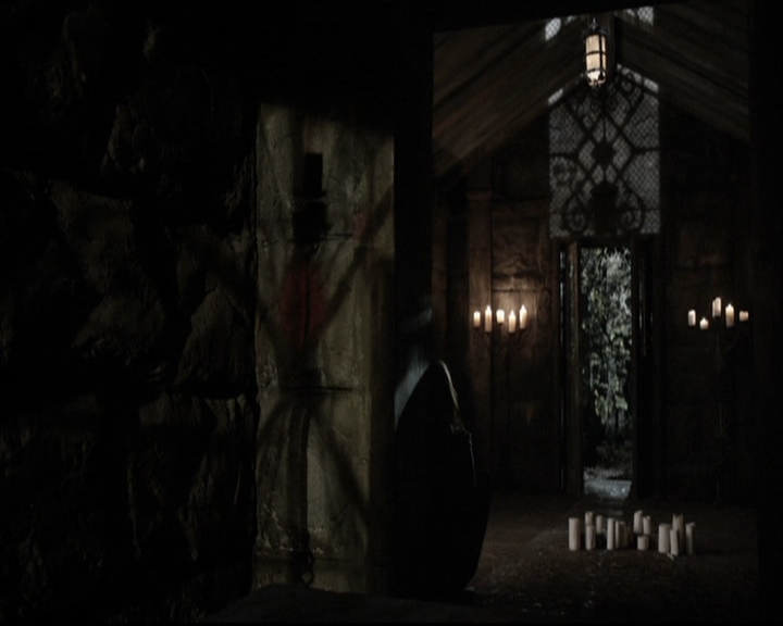 VampireDiariesWorld-dot-org_5x22Home2137.jpg