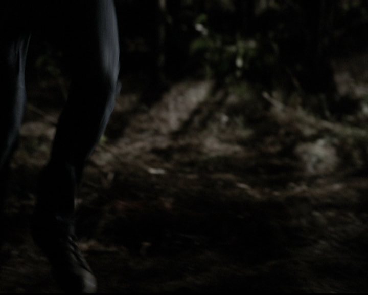 VampireDiariesWorld-dot-org_5x22Home2250.jpg