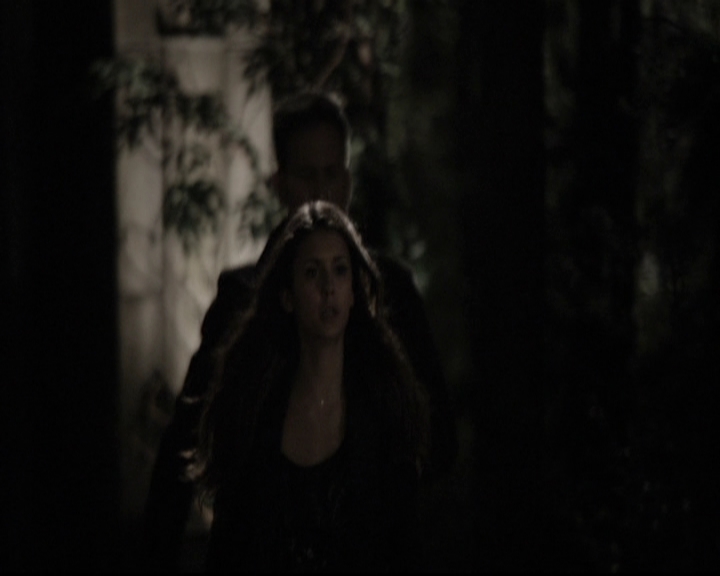 VampireDiariesWorld-dot-org_5x22Home2256.jpg
