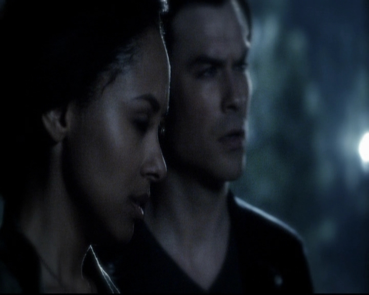 VampireDiariesWorld-dot-org_5x22Home2280.jpg