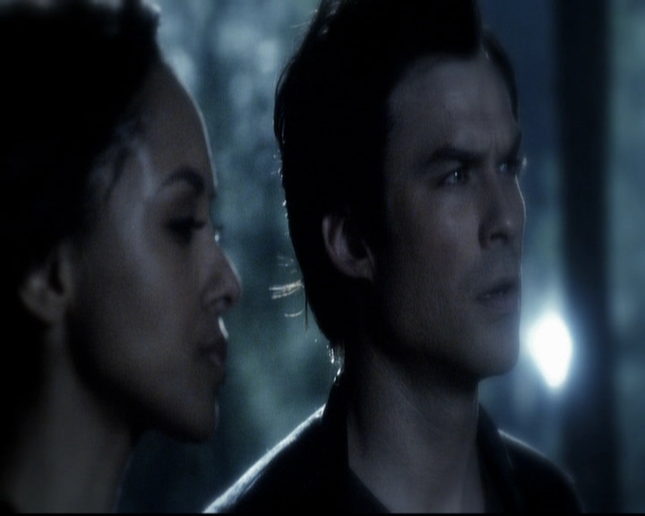 VampireDiariesWorld-dot-org_5x22Home2282.jpg