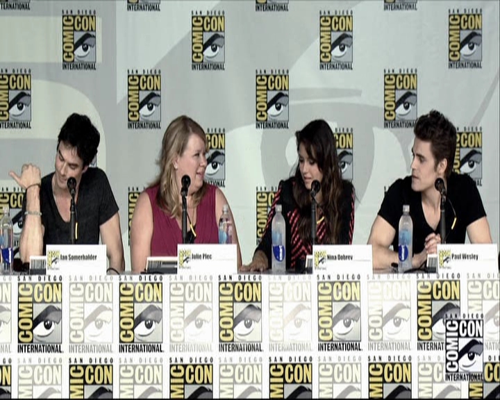 VampireDiariesWorld-dot-org_2013ComicConPanel0367.jpg VampireDiariesWorld-dot-org_2013ComicConPanel0367.jpg