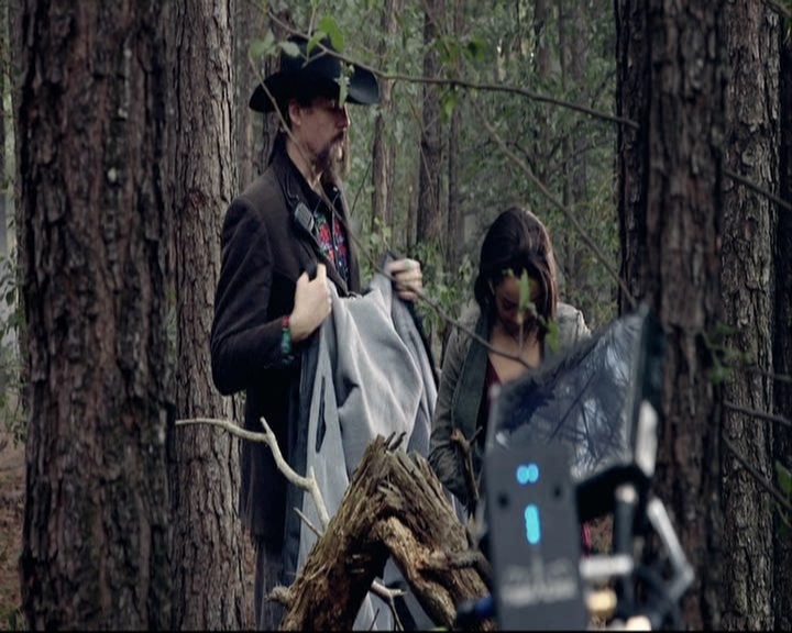 VampireDiariesWorld-dot-org_S5-ADayInTheAfterlifeWithKatGraham0031.jpg