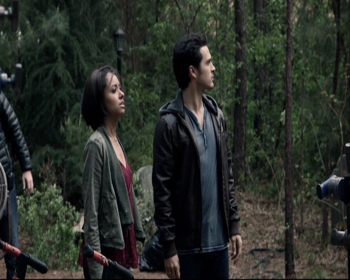 VampireDiariesWorld-dot-org_S5-ADayInTheAfterlifeWithKatGraham0041.jpg