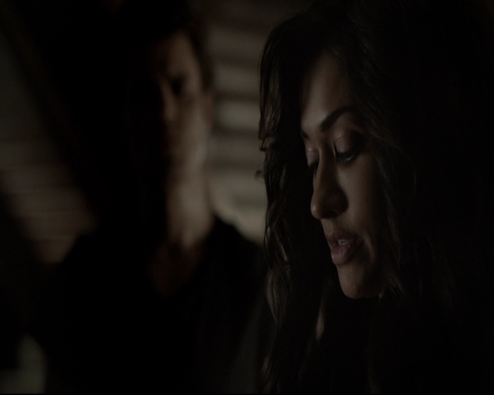 VampireDiariesWorld-dot-org_S5-TheVampireDiariesToTheOtherSideAndBack0155.jpg