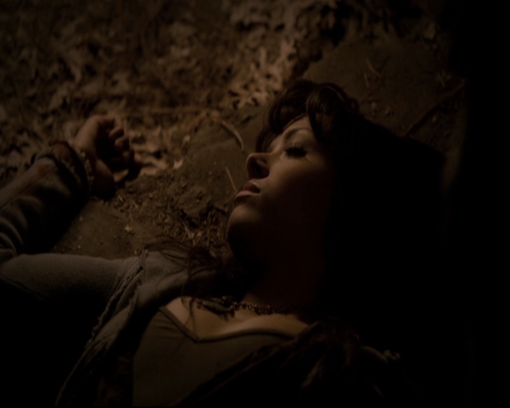 VampireDiariesWorld-dot-org_S5-TheVampireDiariesToTheOtherSideAndBack0246.jpg