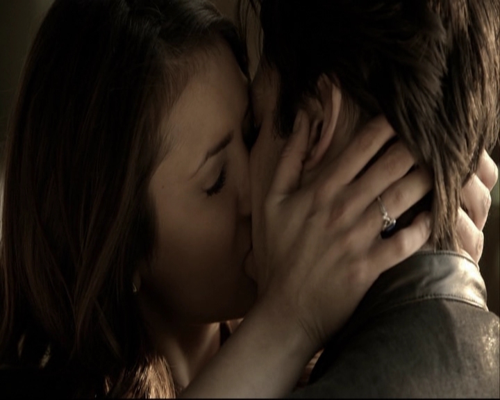 VampireDiariesWorld-dot-org_S5-SeconBite_GAGReel0108.jpg