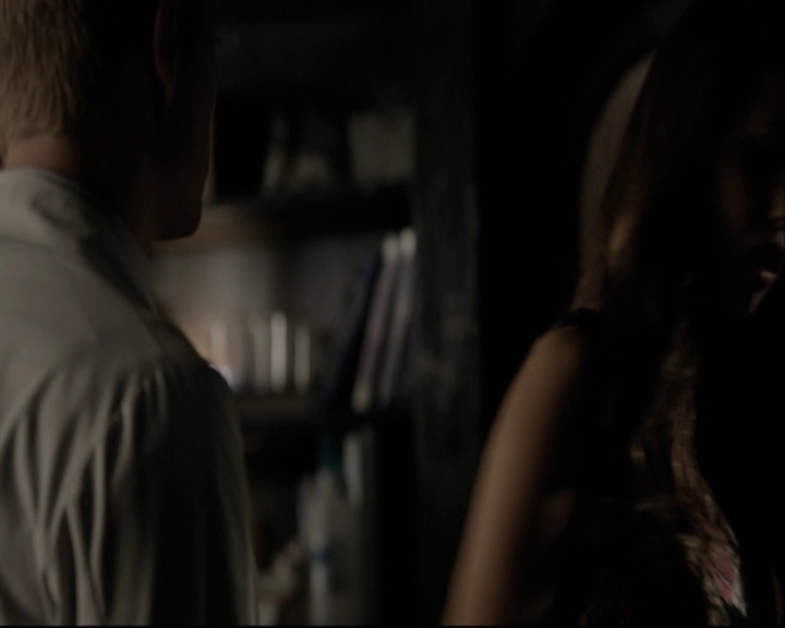 VampireDiariesWorld-dot-org_S5-SeconBite_GAGReel0126.jpg