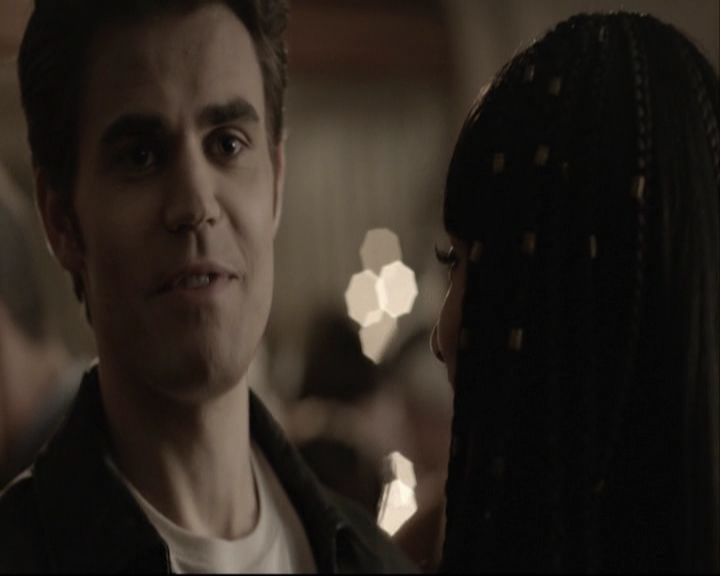 VampireDiariesWorld-dot-org_S5-SeconBite_GAGReel0151.jpg
