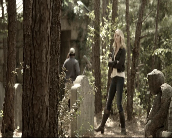 VampireDiariesWorld-dot-org_S5-SeconBite_GAGReel0193.jpg
