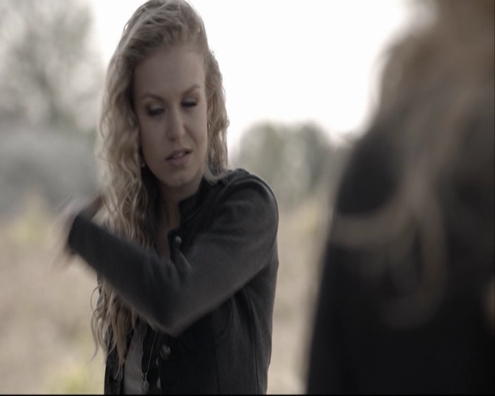 VampireDiariesWorld-dot-org_S5-SeconBite_GAGReel0230.jpg