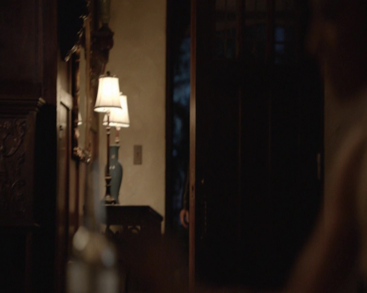 VampireDiariesWorld-dot-nl_7x01DayOneOfTwentyThousandGiveOrTake-deletedscenes0005.jpg