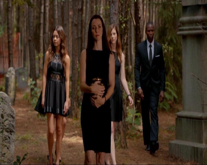 VampireDiariesWorld-dot-nl_7x02NeverLetMeGo1429.jpg