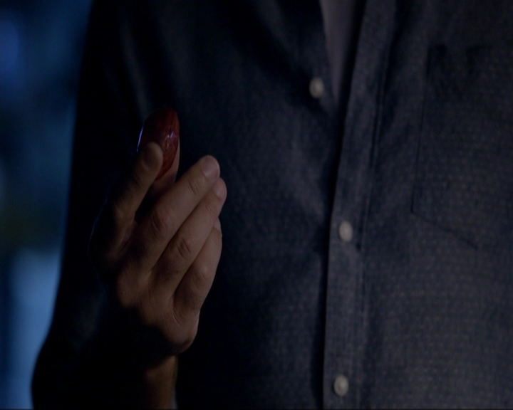 VampireDiariesWorld-dot-nl_7x02NeverLetMeGo1985.jpg