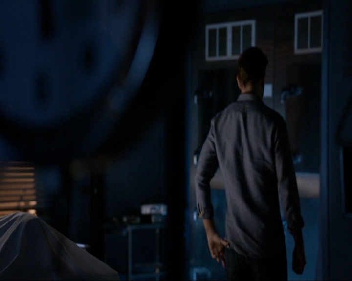 VampireDiariesWorld-dot-nl_7x02NeverLetMeGo1989.jpg