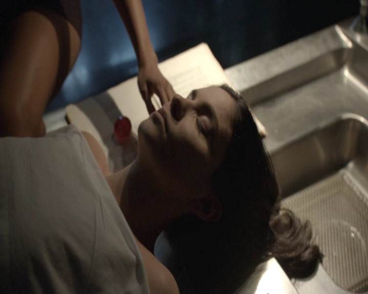 VampireDiariesWorld-dot-nl_7x04ICarryYourHeartWithMe-deletedscenes0077.jpg