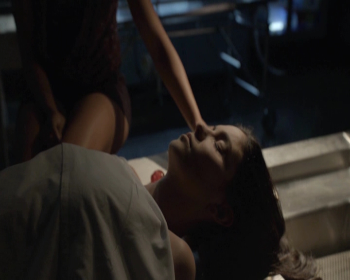 VampireDiariesWorld-dot-nl_7x04ICarryYourHeartWithMe-deletedscenes0078.jpg
