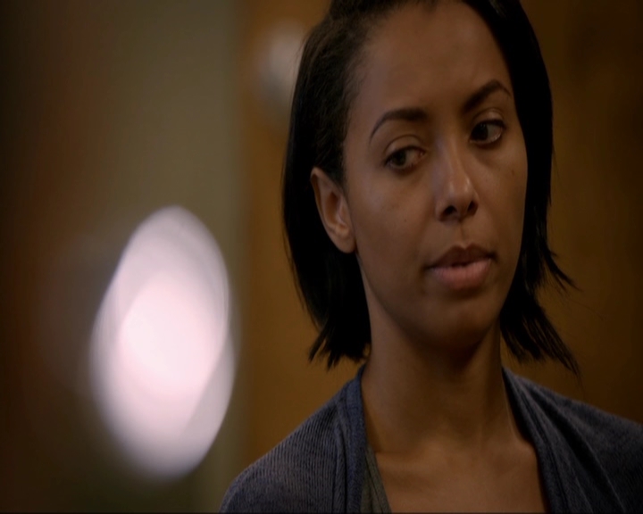 VampireDiariesWorld-dot-nl_7x05LiveThroughThis0019.jpg