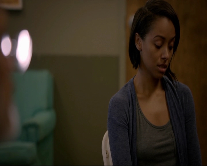 VampireDiariesWorld-dot-nl_7x05LiveThroughThis0043.jpg