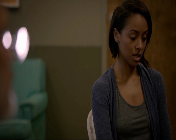 VampireDiariesWorld-dot-nl_7x05LiveThroughThis0045.jpg