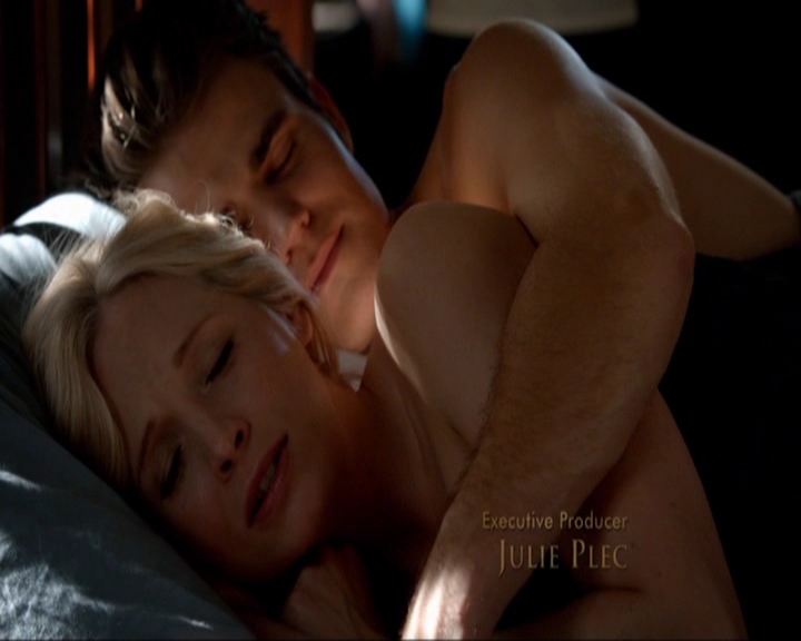 VampireDiariesWorld-dot-nl_7x05LiveThroughThis0204.jpg