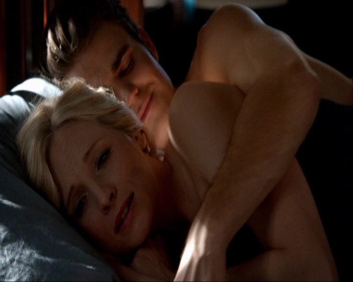 VampireDiariesWorld-dot-nl_7x05LiveThroughThis0205.jpg