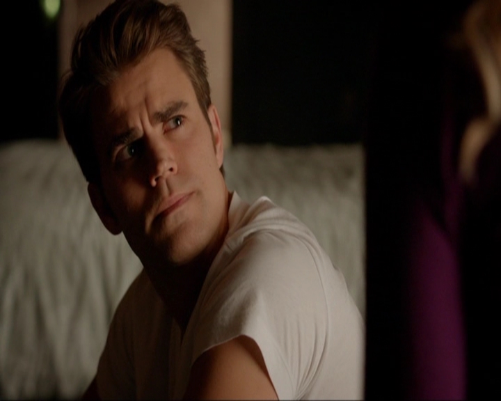 VampireDiariesWorld-dot-nl_7x05LiveThroughThis0305.jpg